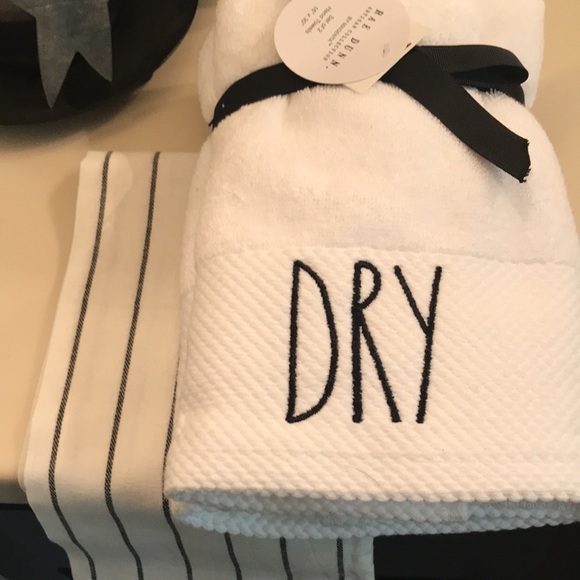 Rae Dunn “DRY” Hand Towel Set